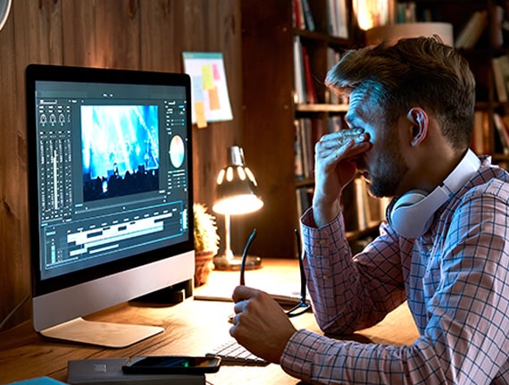 Man suffering from dry eye symptoms while working on his computer